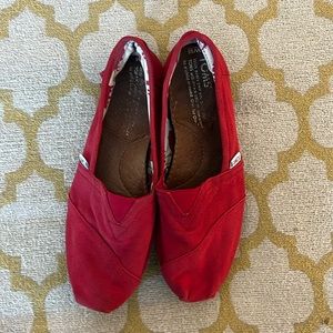 Refurbish-able red Tom’s women’s size 9.5